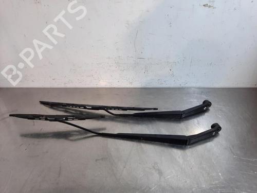 Used Front windshield wiper arm SUZUKI CELERIO (LF) 1.0 (AVK310) (68 hp) 23582069