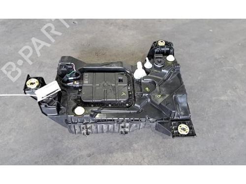 Used AdBlue tank PEUGEOT 5008 II (MC_, MJ_, MR_, M4_) 1.5 BlueHDi 130 (MCYHZJ, MCYHZR, MCYHZX) (131 hp) 29468270