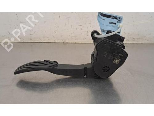pedal-renault-megane-e-tech-suv-2021-34408240 main image