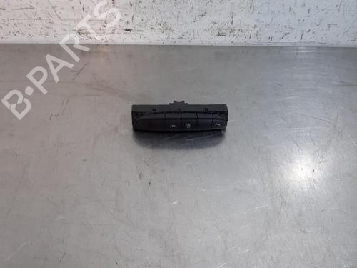 switch-opel-insignia-b-sports-tourer-z18-2017-31818796 main image