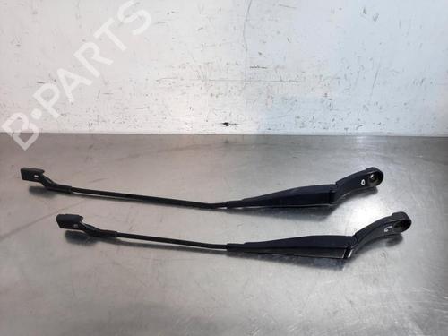 Used Front windshield wiper arm PEUGEOT 308 SW II (LC_, LJ_, LR_, LX_, L4_) 1.6 HDi 92 (92 hp) 23599245