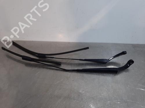 Used Front windshield wiper arm AUDI A3 Sportback (8VA, 8VF) 1.6 TDI (110 hp) 15233539