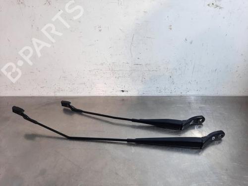 Used Front windshield wiper arm PEUGEOT 208 I (CA_, CC_) 1.5 BlueHDI 100 (102 hp) 23596288