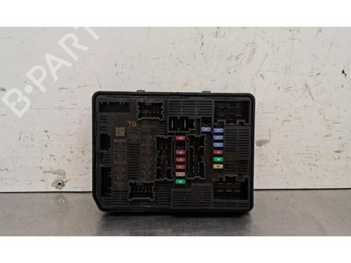 fuse-box-renault-trafic-iii-van-fg_-2014-38003979 main image