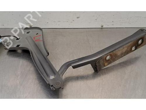 hingedoor-check-strap-jaguar-f-pace-x761-2015-35746827 main image