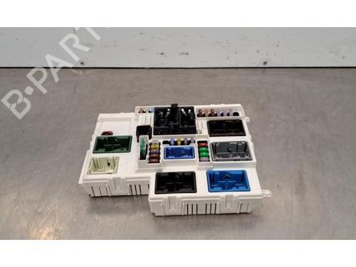 Used Fuse box PEUGEOT 308 III (FB_, FH_, FP_, F3_, FM_) e-308 (FMZKWZ) (156 hp) 30582702