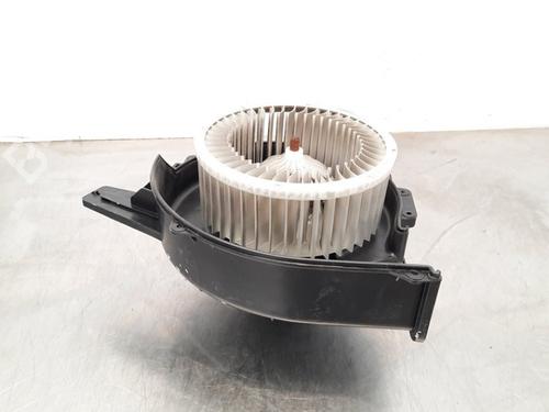 Used Heater blower motor SKODA FABIA III Estate (NJ5) 1.0 TSI (95 hp) 15039252