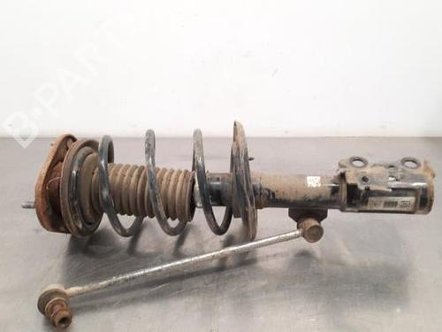 Used Right front shock absorber TOYOTA AURIS Estate (_E18_) 1.3 (NRE180_) (99 hp) 18237085
