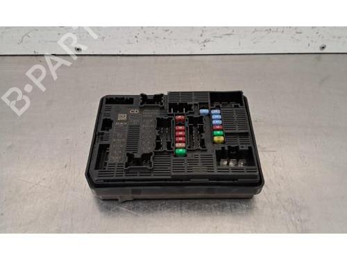 Used Fuse box Fuse box 38004001 38004001