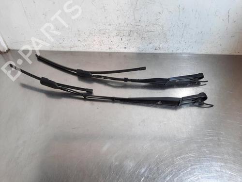 Used Front windshield wiper arm PEUGEOT 308 III (FB_, FH_, FP_, F3_, FM_) PureTech 130 (FPHNSL, FPHNST) (131 hp) 28613452