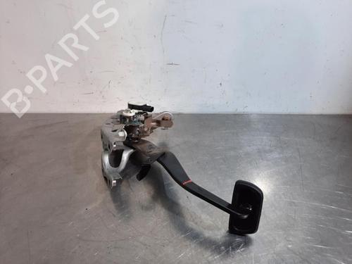 Used Break pedal TOYOTA YARIS (_P13_) 1.5 Hybrid (NHP130_, NHP130) (101 hp) 23579136