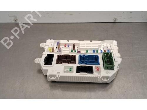 Used Fuse box Fuse box PEUGEOT 3008 III (KA_, KB_, KC_) e-210 (KCZKZX) (213 hp) 32158772 32158772