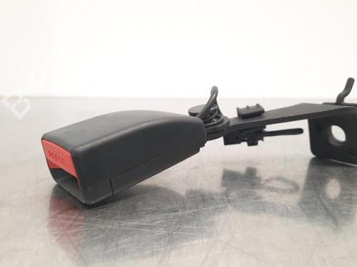 Used Seat buckle BMW 3 (F30, F80) 318 d (136 hp) 19633498