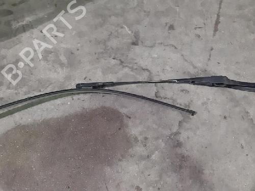 Used Front windshield wiper arm BMW 5 (F10) 518 d (136 hp) 15016961