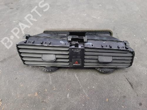 Used Air vent VW GOLF VII (5G1, BQ1, BE1, BE2) 1.2 TSI (105 hp) 15015390