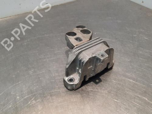 Used Engine mount MERCEDES-BENZ GLA-CLASS (X156) GLA 200 CDI / d (156.908) (136 hp) 15029601