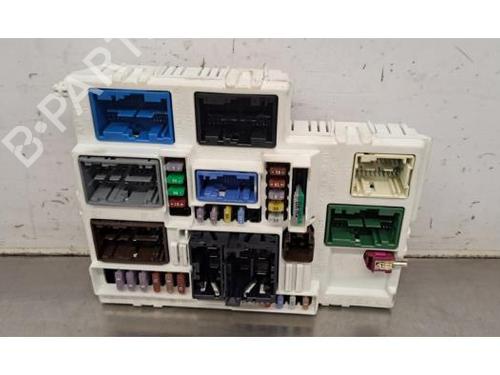Used Fuse box PEUGEOT 308 III (FB_, FH_, FP_, F3_, FM_) BlueHDi 130 (FBYHZL, FBYHZT) (131 hp) 32660950