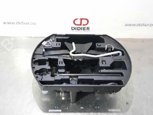 Used Jack Kit CITROËN C3 III (SX) 1.2 THP 110 (SXHNPS, SXHNZT, SXHNZ6) (110 hp) 10890895