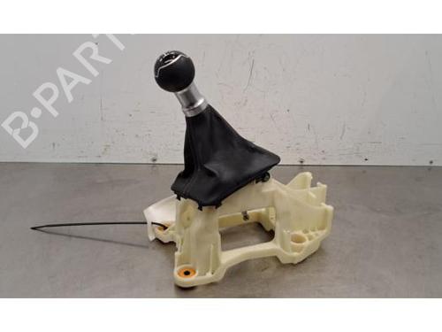 Used Gear lever Gear lever KIA RIO IV (YB, SC, FB) 1.25 (84 hp) 40240901 40240901