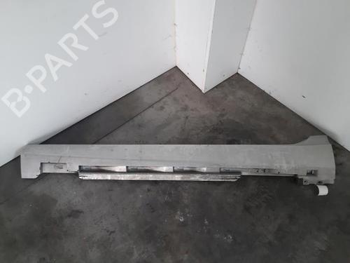 Used Left sideskirt VOLVO V40 Hatchback (525) D2 (120 hp) 23585690