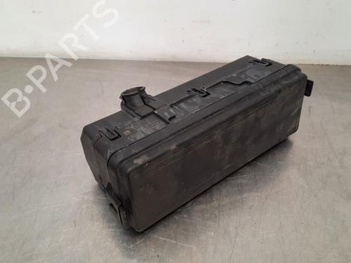 Used Fuse box LAND ROVER RANGE ROVER SPORT II (L494) 2.0 Si4 4x4 (300 hp) 17564766