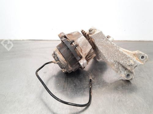 Used Engine mount BMW 7 (G11, G12) 730 d, Ld xDrive (265 hp) 17110991