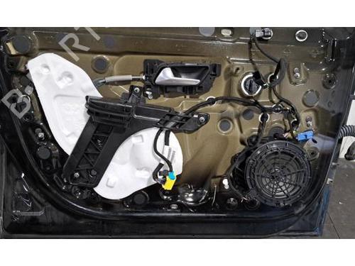 Left front door PEUGEOT 208 II (UB_, UP_, UW_, UJ_) 1.5 BlueHDI 100 | BP30163424C2