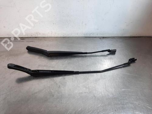 Used Front windshield wiper arm Front windshield wiper arm 37288108 37288108