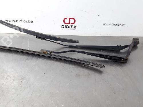 Used Front windshield wiper arm NISSAN NAVARA NP300 Pickup (D23, D23T) 2.3 dCi 4x4 (D231, D23T) (190 hp) 15018074