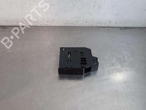 Used Fuse box Fuse box 39065063 39065063