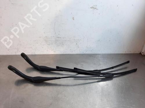 Used Front windshield wiper arm BMW 1 (F20) 116 d (116 hp) 23584920