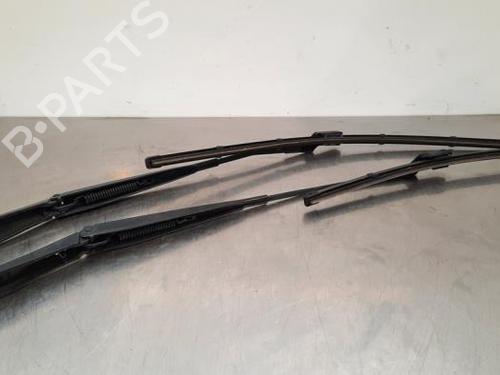 Used Front windshield wiper arm JAGUAR XE (X760) 2.0 D (180 hp) 23599139