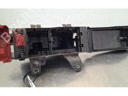 Fuse box JAGUAR F-PACE (X761) 2.0 TD4 AWD | BP37514941E1 - Image 2