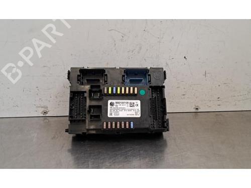 Used Fuse box Fuse box 37862005 37862005