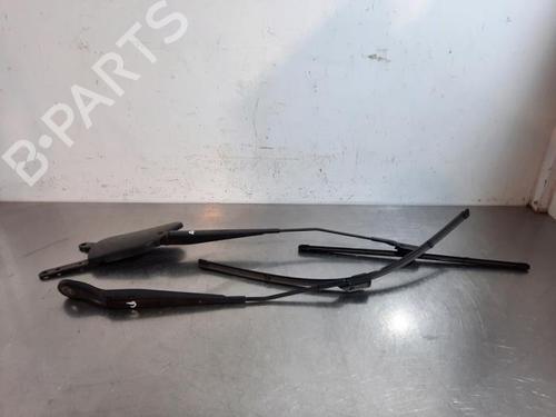 Used Front windshield wiper arm BMW 2 Active Tourer (F45) 218 i (136 hp) 23582439