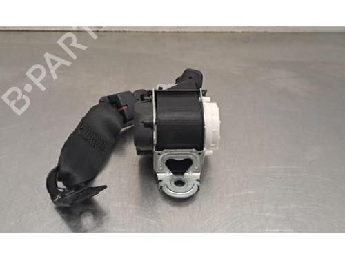rear-center-seatbelt-alfa-romeo-giulia-952_-2015-33859575 main image