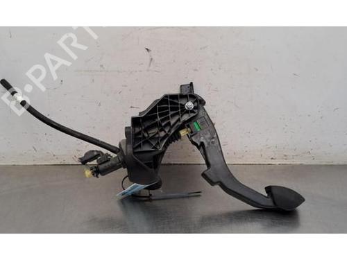 Used Clutch pedal Clutch pedal PEUGEOT 308 III (FB_, FH_, FP_, F3_, FM_) PureTech 130 (FPHNSL, FPHNST) (131 hp) 35935286 35935286