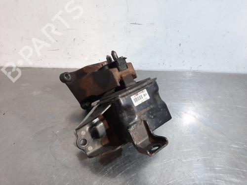Used Engine mount KIA SPORTAGE IV (QL, QLE) 2.0 CRDi AWD (136 hp) 15789623