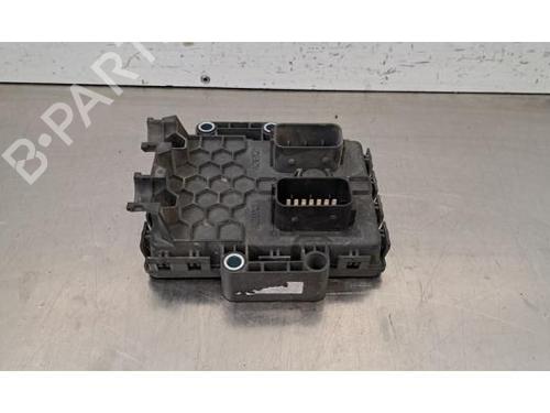 Used Fuse box Fuse box 38157940 38157940