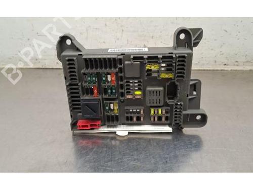 Used Fuse box Fuse box 38158009 38158009