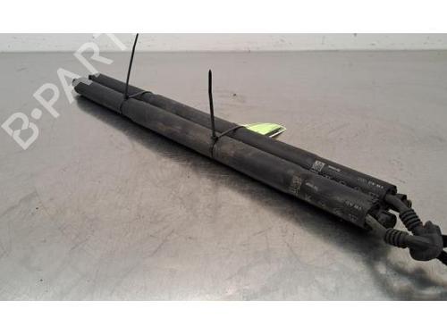 Used Tailgate lift support AUDI Q3 (F3B) 35 TFSI Mild Hybrid (150 hp) 28684582