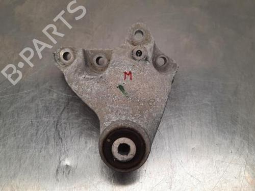 Support de moteur INFINITI Q30 2.2 D (170 hp) 20082379