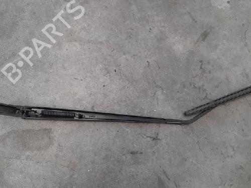 Used Front windshield wiper arm NISSAN MICRA V (K14) 1.5 DCI (90 hp) 15015624