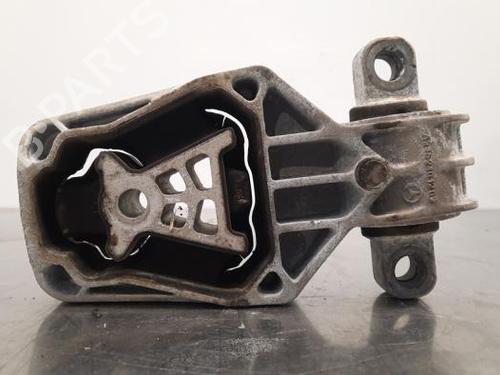 Used Engine mount MERCEDES-BENZ CLA Shooting Brake (X117) CLA 200 CDI / d (117.908) (136 hp) 23596116