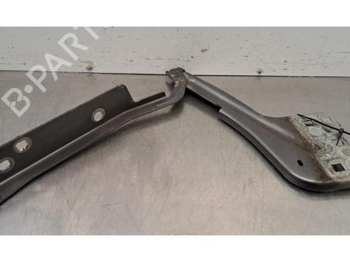 hingedoor-check-strap-jaguar-f-pace-x761-2015-35746828 main image