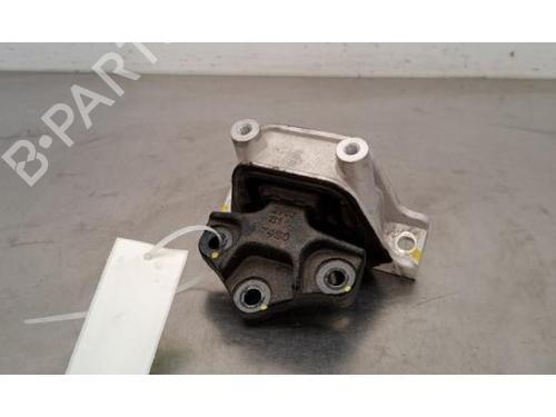 Used Engine mount SUZUKI SX4 S-Cross (JY) 1.4 Hybrid (Mild Hybrid) (AKK 414) (129 hp) 30310400