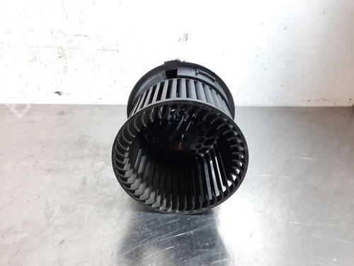 Heater blower motor PEUGEOT 208 I (CA_, CC_) 1.0 VTi | BP23631622M62