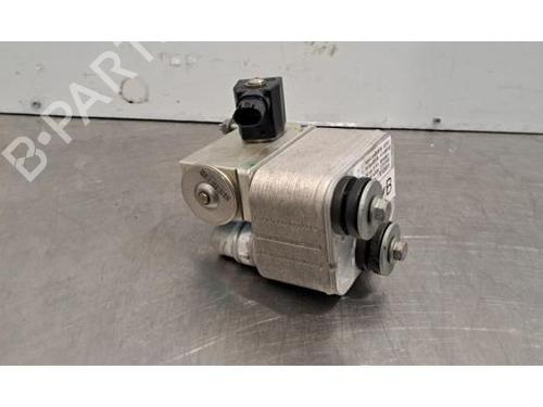 Used AC radiator PEUGEOT 308 III (FB_, FH_, FP_, F3_, FM_) e-308 (FMZKWZ) (156 hp) 30651391