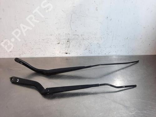 Used Front windshield wiper arm RENAULT TWINGO III (BCM_, BCA_) 1.0 SCe 65 (BCMJ) (65 hp) 23605996