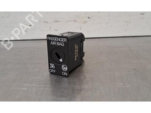 switch-audi-q8-e-tron-suv-geg-2022-35780321 main image